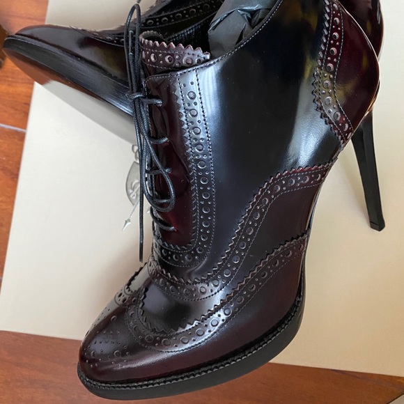 Authentic Burberry Leather bootie - Picture 2 of 8